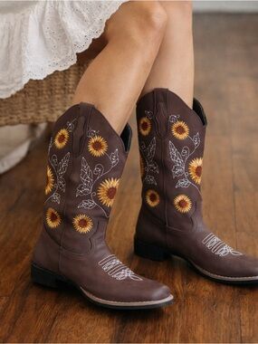 Brown Sunflower Embroidered Western Heeled Boots